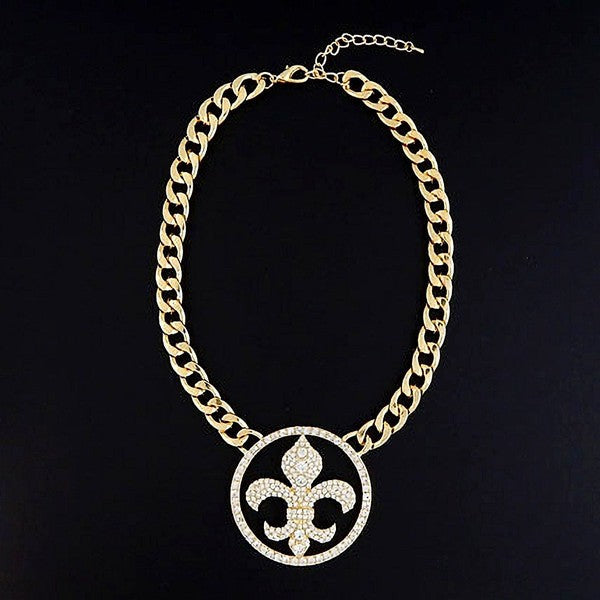 Fleur De Les Round Pendant Chain Necklace