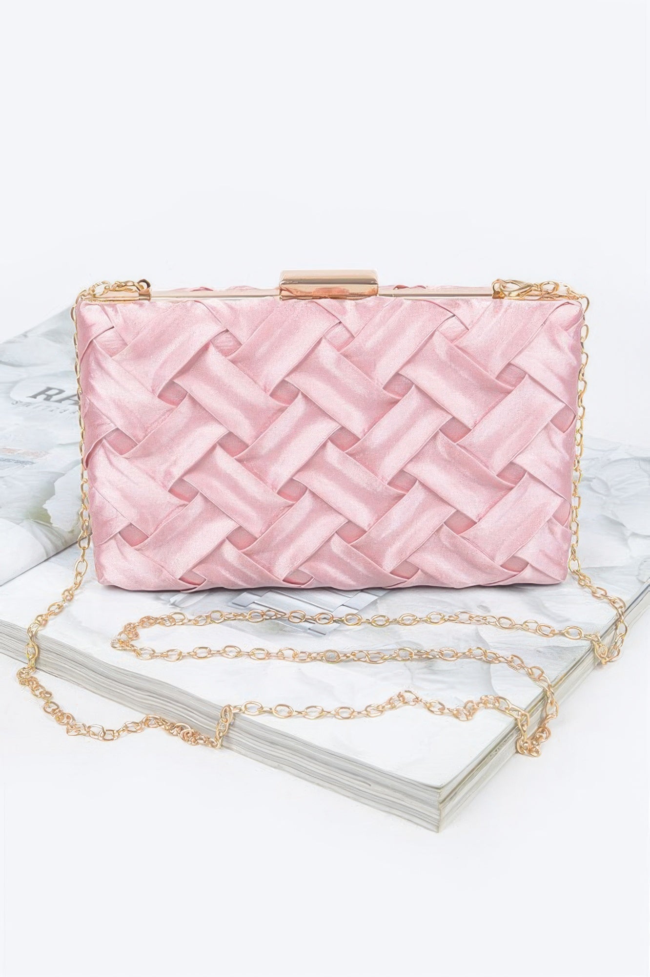 Cross Hatched Chain Clutch