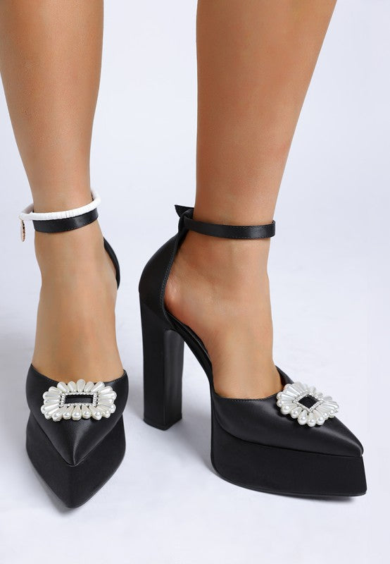Maeissa Pearls Brooch Detail Block Heel Sandals