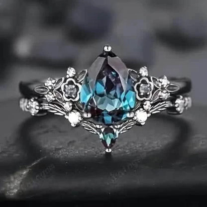2-Piece Set: Gothic Black &amp; Golden Engagement Ring Set with Pear-Shaped Cubic Zirconia