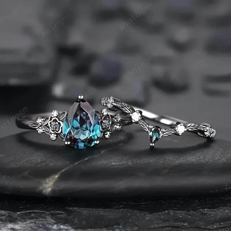 2-Piece Set: Gothic Black &amp; Golden Engagement Ring Set with Pear-Shaped Cubic Zirconia