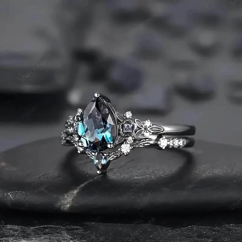 2-Piece Set: Gothic Black &amp; Golden Engagement Ring Set with Pear-Shaped Cubic Zirconia