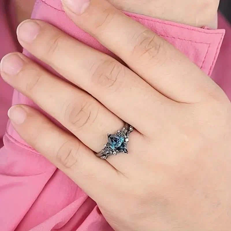 2-Piece Set: Gothic Black &amp; Golden Engagement Ring Set with Pear-Shaped Cubic Zirconia