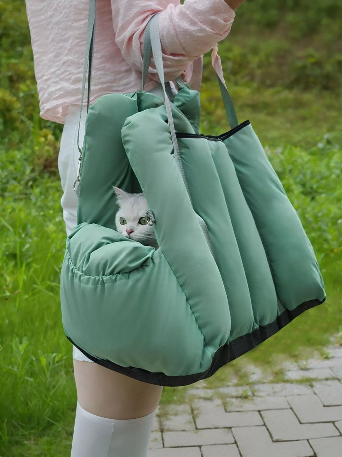Comfortable &amp; Portable Pet Car Nest