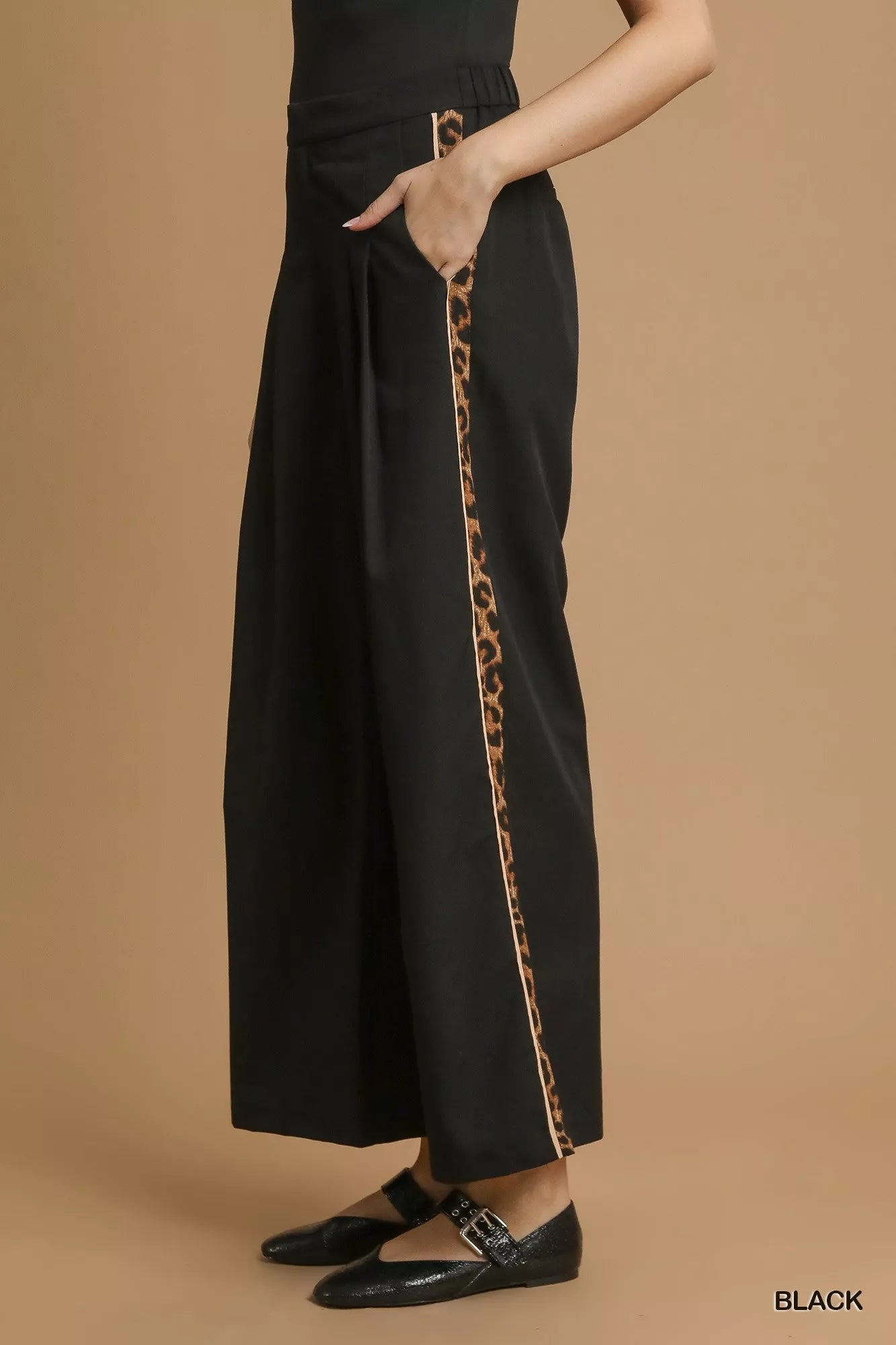 Front Pleated Wide-Leg Pants with Contrast Trim