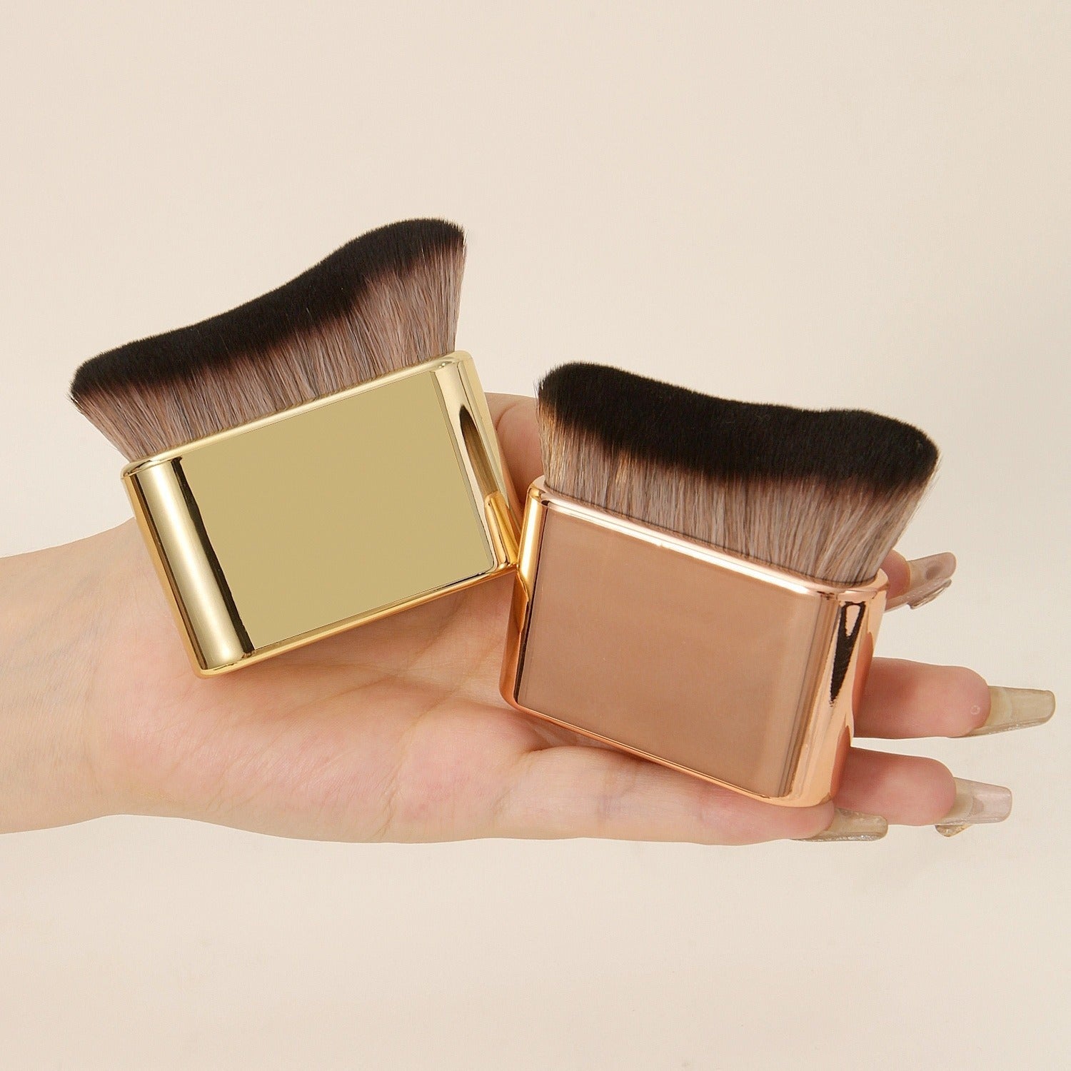 Large Wave Foundation &amp; Body Makeup Brush