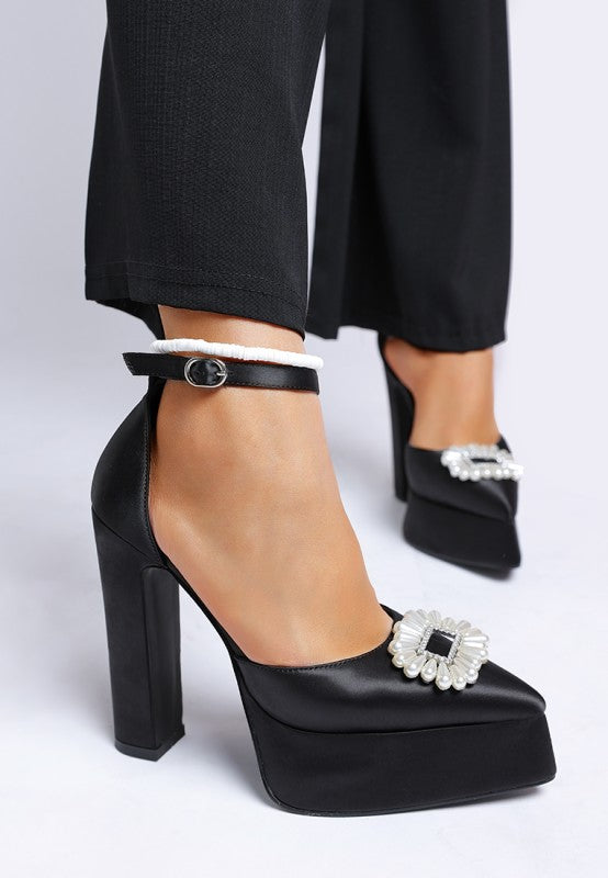 Maeissa Pearls Brooch Detail Block Heel Sandals