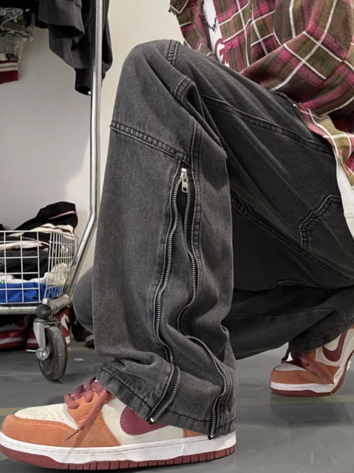 Men's Full Size Zipper Detail Relaxed Fit Jeans Plus Size