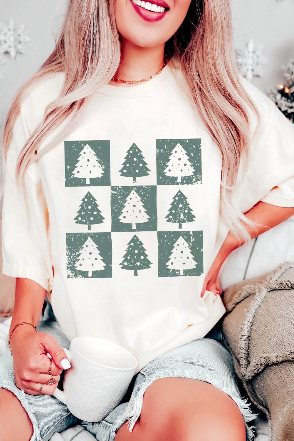 White Christmas Tree Checkered Distressed Graphic Oversize Tee - Loving It Shop