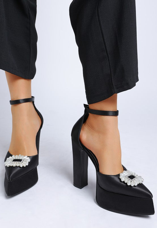 Maeissa Pearls Brooch Detail Block Heel Sandals