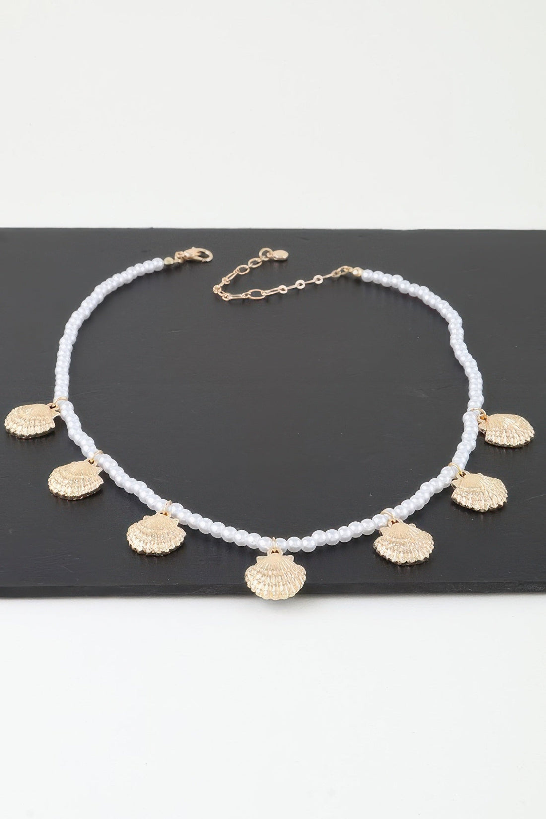 Clamshell Charm Pearl Necklace