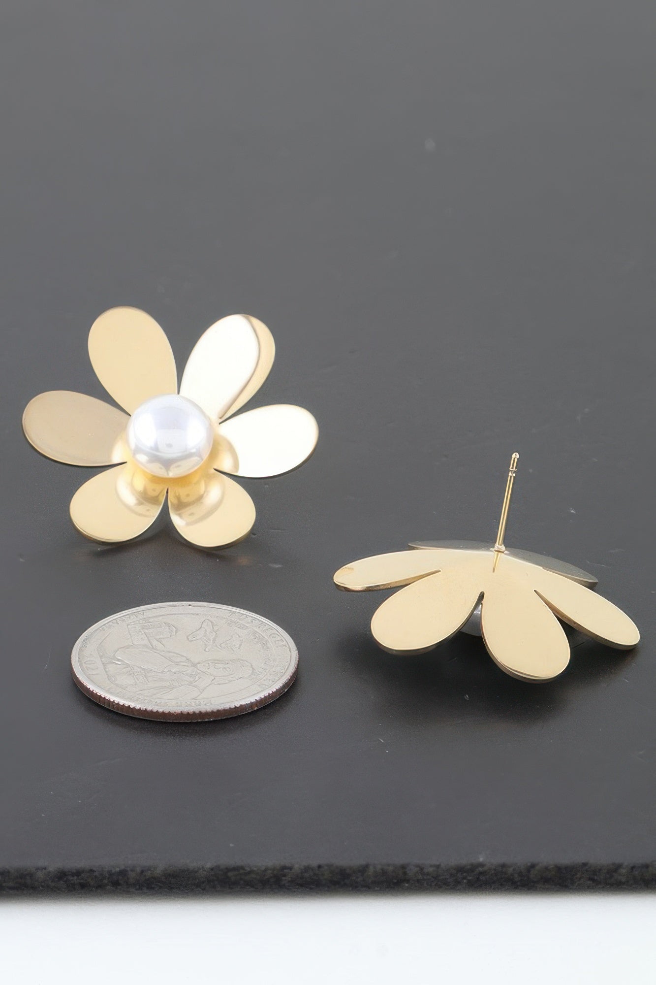 Pearled Daisy Flower Stud Earrings