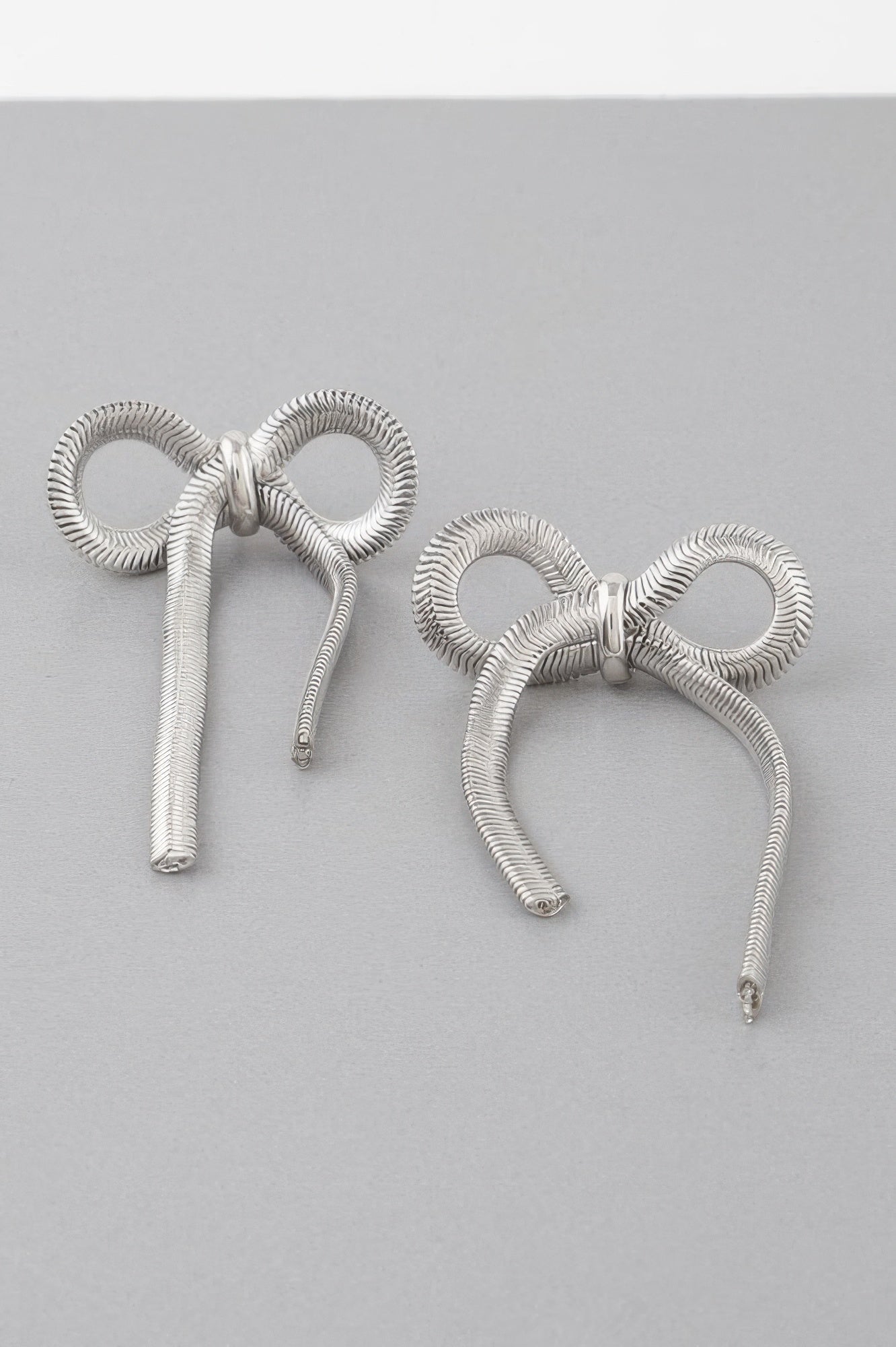 Snake Chain Ribbon Earrings
