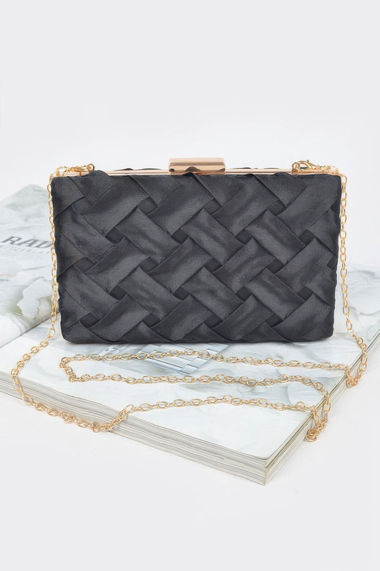 Cross Hatched Chain Clutch