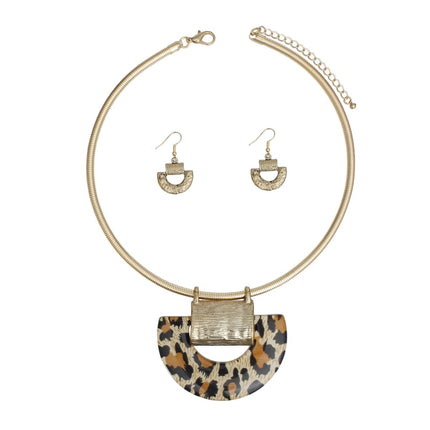 Rigid Collar Necklace with Geo Leopard Print Pendant – Stylish Statement Jewelry