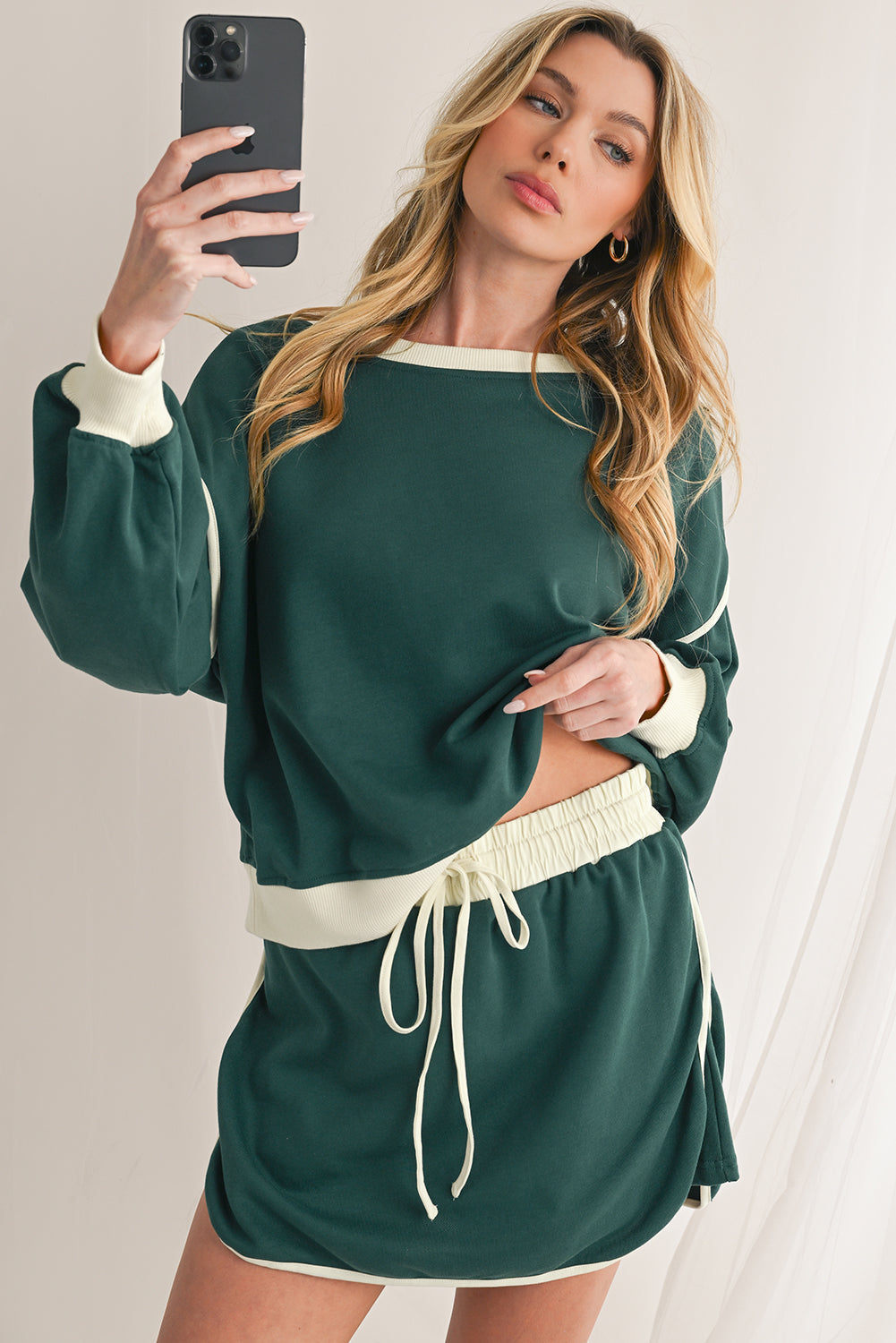 Rose Red Contrast Trim Loose Pullover and Lace-up Waist Shorts Set