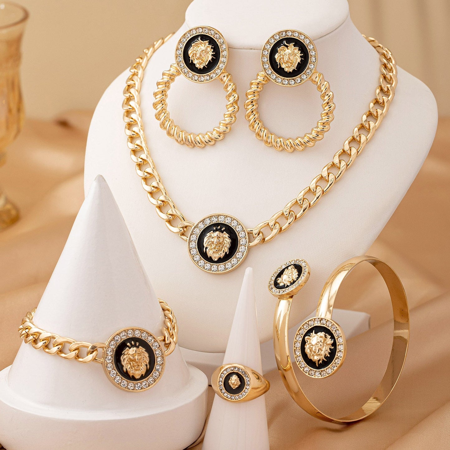 Creative Fashion Lion's Head Ornament Suit For Women