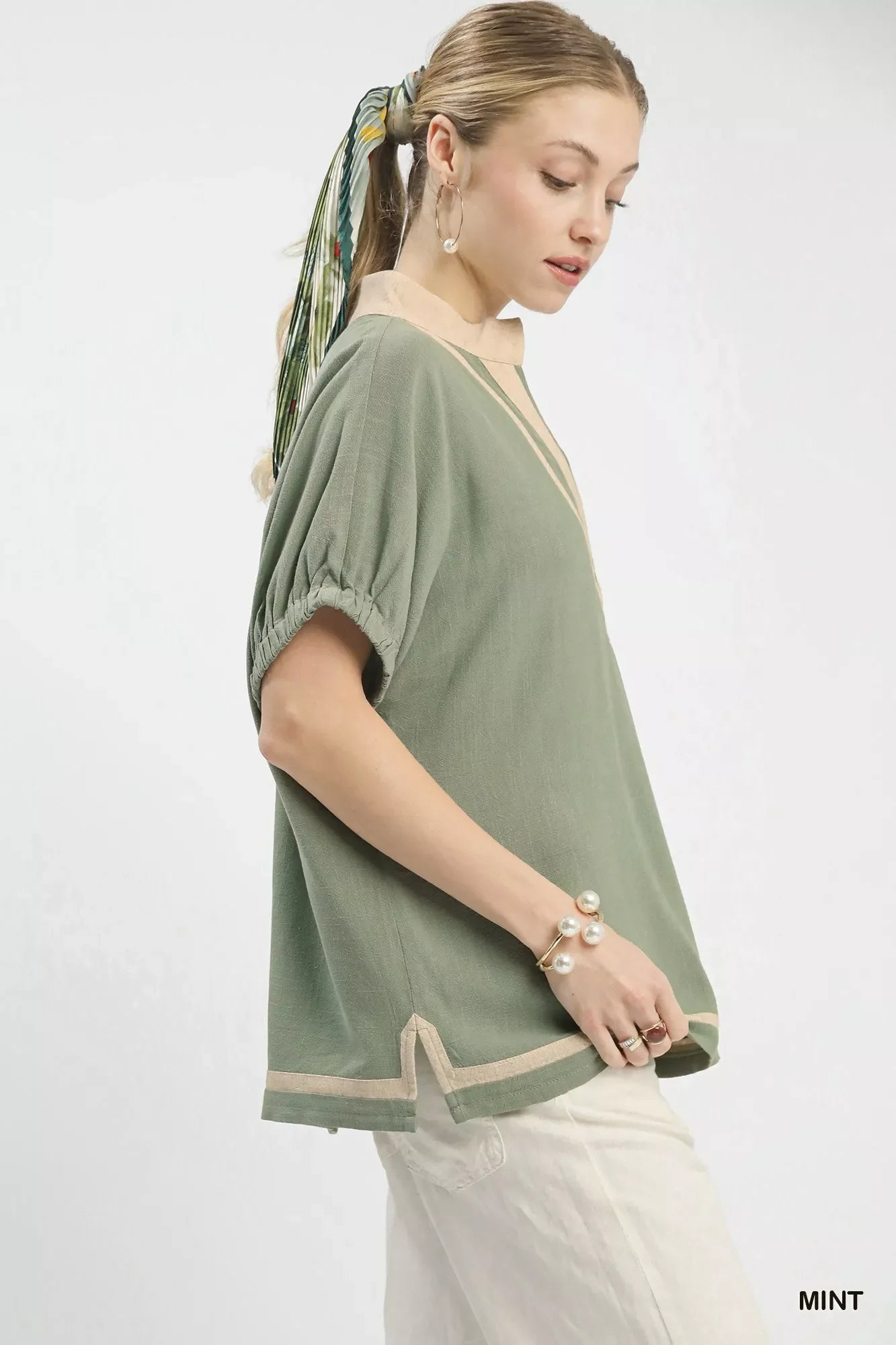 Linen Contrast Trim V-Neck Blouse